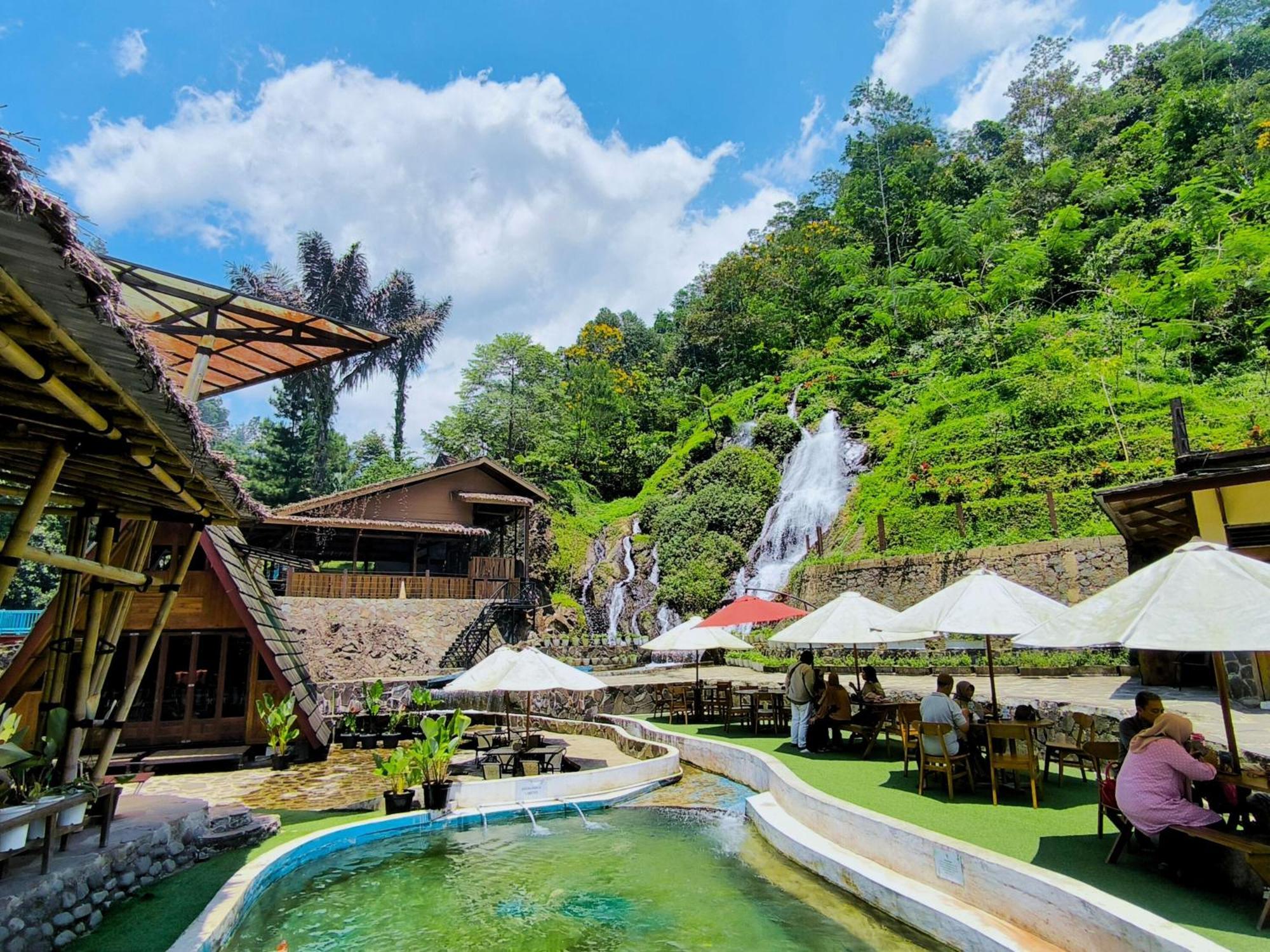 Bayan Village บาตูราเดน ภายนอก รูปภาพ